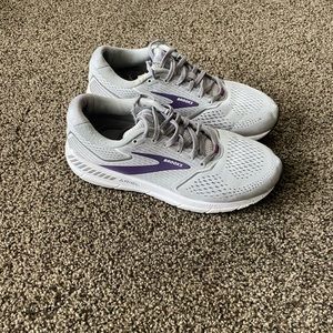 Brooks Ariel size 10.5